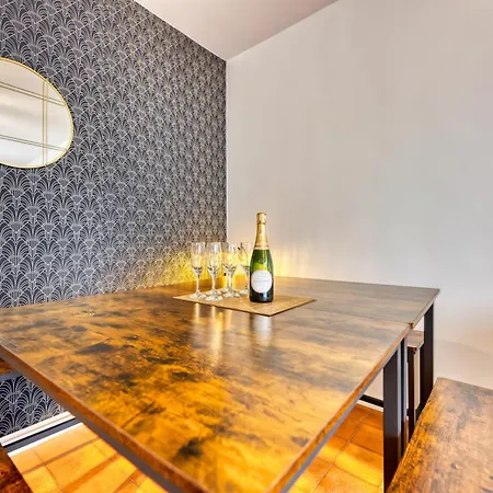 Apartment Familial Et Cozy - Wifi - Espace Travail- Parking *